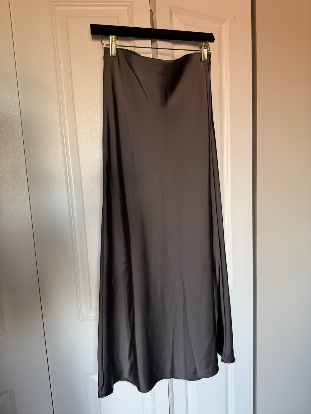 Zara Charcoal Gray Satin Midi Skirt – Size Small